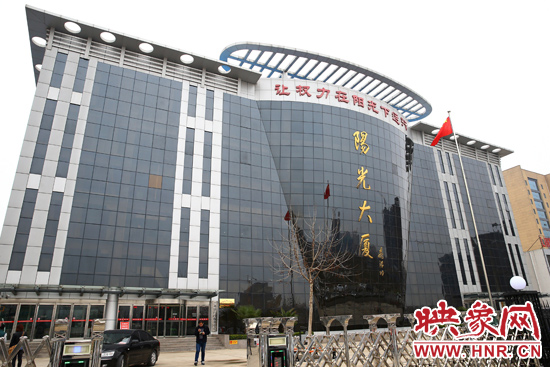 2011年4月，蘭考縣為民服務(wù)中心入住陽光大廈，目前，共有行政職能部門39個