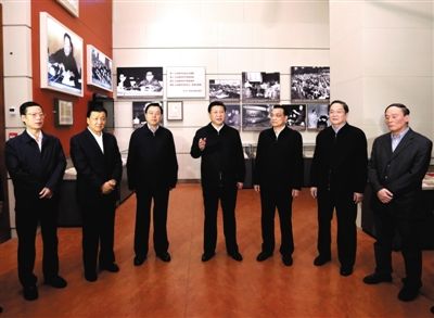 2012年11月29日，習(xí)近平等在國家博物館參觀《復(fù)興之路》展覽，提出為實(shí)現(xiàn)中國夢而奮斗。