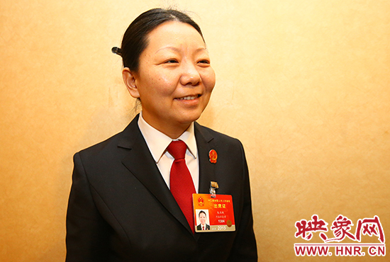 全國人大代表、河南省寶豐縣人民法院副院長、鬧店鎮(zhèn)法庭庭長朱正栩