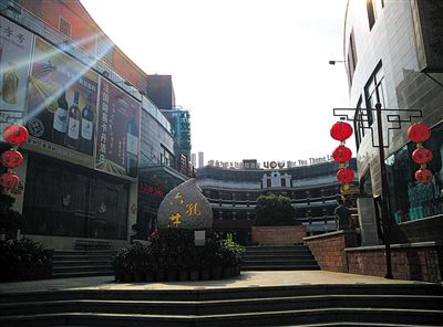 六井孔主打餐飲娛樂項(xiàng)目，泉州一些官員認(rèn)為這與文化創(chuàng)意產(chǎn)業(yè)難有關(guān)聯(lián)。