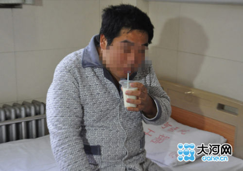 5月7日8時(shí)許，開封H7N9患者馬某在病房吃早餐。