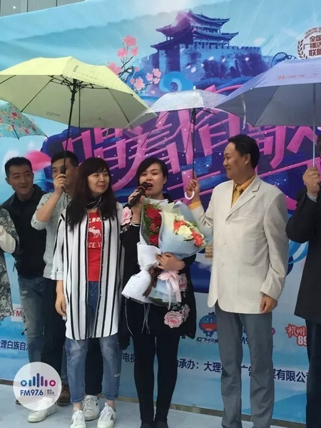 海波瞞著妻子，請來妻子的家人，耿梅驚喜感動(dòng)，喜極而泣~
