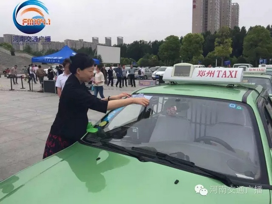 省文明辦專職副主任張曼如，對(duì)愛心助考活動(dòng)的舉辦給予高度評(píng)價(jià)。