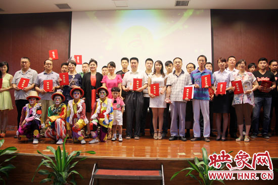 經(jīng)過(guò)網(wǎng)絡(luò)投票和專家評(píng)審，最終農(nóng)民兄弟樂隊(duì)的歌曲《中國(guó)夢(mèng)》、動(dòng)畫片《紅孩兒與大學(xué)院》以及《中原福塔兒童