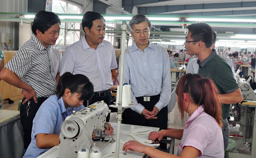 河南省委副書記鄧凱在濮陽調研黃河灘區(qū)