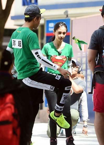 “跑男”真的很拼！baby朋友圈曬后背紅腫照