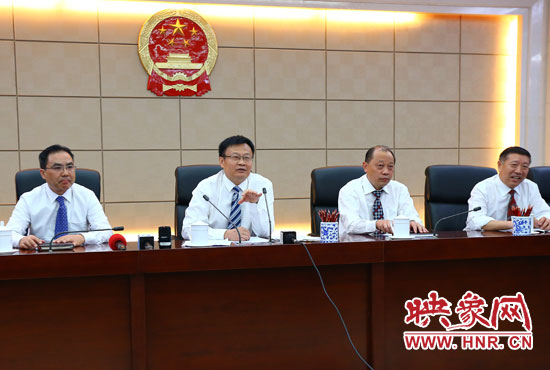 專(zhuān)題詢(xún)問(wèn)會(huì)結(jié)束后，省人大組織召開(kāi)記者提問(wèn)會(huì)。