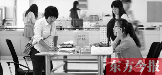 行政審批“瘦身”，不僅提高了行政效率，節(jié)約了行政資源，而且最大限度地方便了群眾