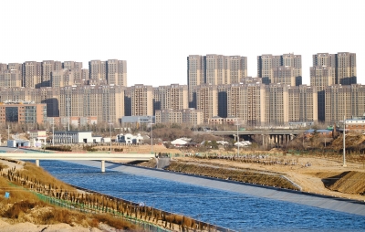 鄭州市西南角，南水北調(diào)渠旁新建的樓盤。