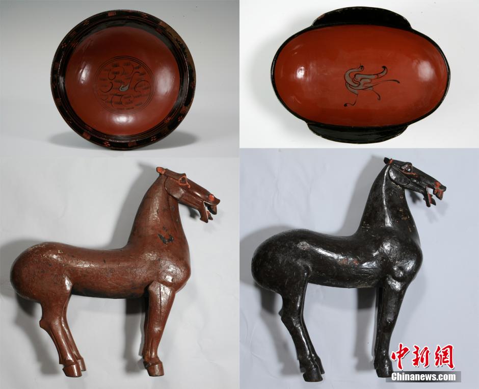 圖為出土漆器240余件，器形有耳杯、奩、幾、盤(pán)、盒、俑、馬等。
