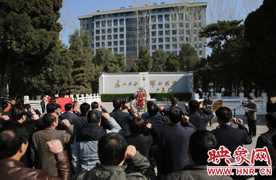 在焦裕祿紀念館，參觀的人絡繹不絕，一批批來自全國各地的黨員干部前來學習焦裕祿事跡
