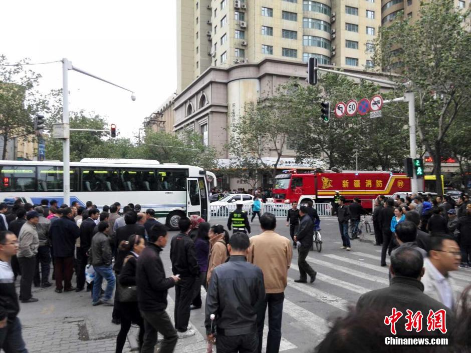 自治區(qū)和烏魯木齊市有關(guān)部門(mén)迅速處置，傷員已全部送往醫(yī)院救治。