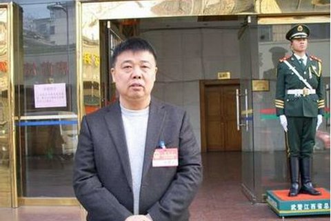 江西大富集團(tuán)董事長(zhǎng)、原萍鄉(xiāng)市人大代表何春明。