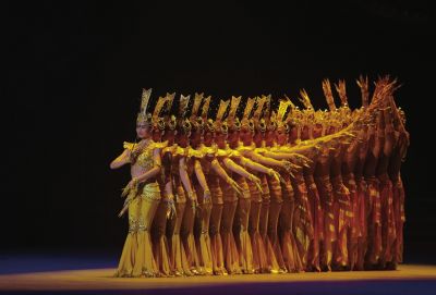 在歡迎晚宴上，上演經(jīng)典節(jié)目千手觀音。新華社發(fā)