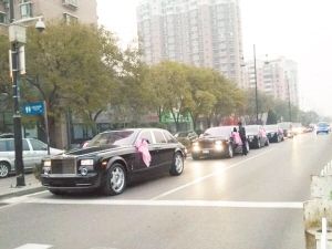 豪華婚禮車隊。(網(wǎng)友供圖)