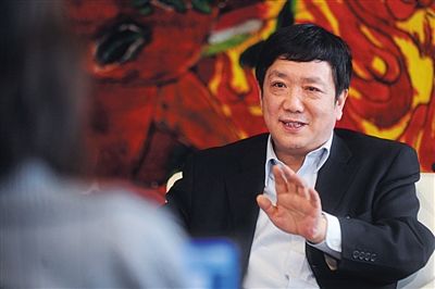　政協(xié)委員、中國(guó)電力投資集團(tuán)總經(jīng)理陸啟洲稱，7800元是其每月基本工資。資料圖片/新京報(bào)記者 楊杰