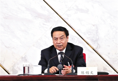 　全國政協(xié)委員、中央農(nóng)村工作領導小組副組長陳錫文。