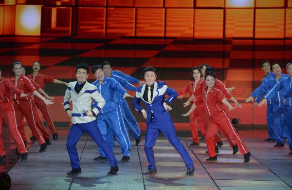 《小蘋果》、《最炫民族風》等廣場舞曲將會有全國統(tǒng)一、編排科學(xué)、帶給人正能量的全新動作。 CFP 資料