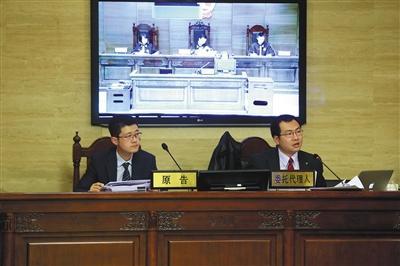 “小黃車”的商標所有人“數(shù)人公司”代理律師稱，“ofo小黃車”侵犯了“小黃車”的注冊商標。