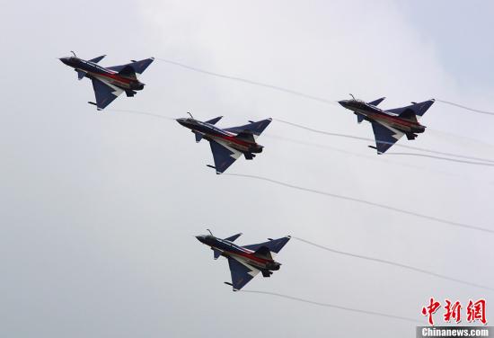 資料圖:殲-10表演機(jī)。<a target='_blank' _fcksavedurl='http://www.chinanews.com/' _fcksavedurl='http://www.chinanews.com/'>中新社</a>發(fā) 申進(jìn)科 攝 資料圖:殲-10表演機(jī)。<a target='_blank' _fcksavedurl='http://www.chinanews.com/' _fcksavedurl='http://www.chinanews.com/'>中新社</a>發(fā) 申進(jìn)科 攝