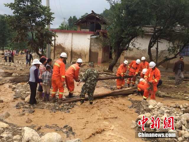 7月28日,云南省保山市隆陽區(qū)瓦房鄉(xiāng)喜坪村上坪小組發(fā)生山洪災害,造成3戶人家9人被沖走。