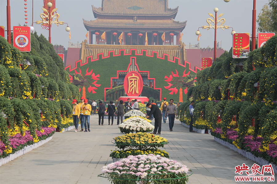 菊花布展將突出“熱烈祥和、喜迎客家、夢(mèng)圓開封”的特色，歷時(shí)1個(gè)月。