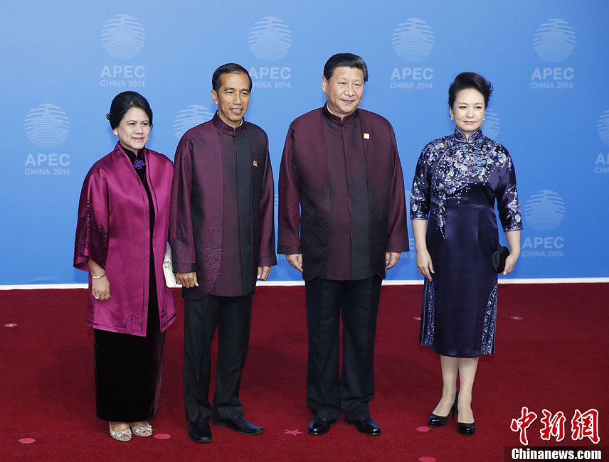 圖為習(xí)近平夫婦歡迎印度尼西亞總統(tǒng)佐科·維多多。中新社發(fā) 杜洋 攝