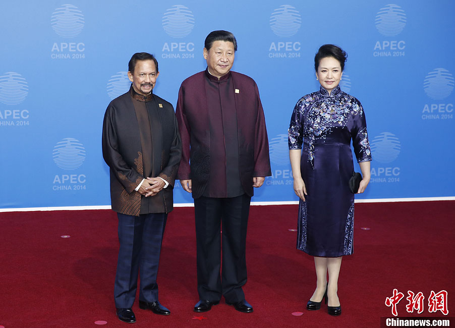 圖為習(xí)近平夫婦歡迎文萊蘇丹哈桑納爾。中新社發(fā) 杜洋 攝