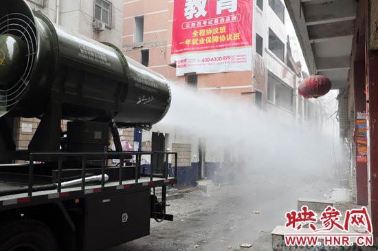 針對造成霧霾的主兇“建筑工地揚塵”，“霧炮車”降塵除塵效果能到到80%。