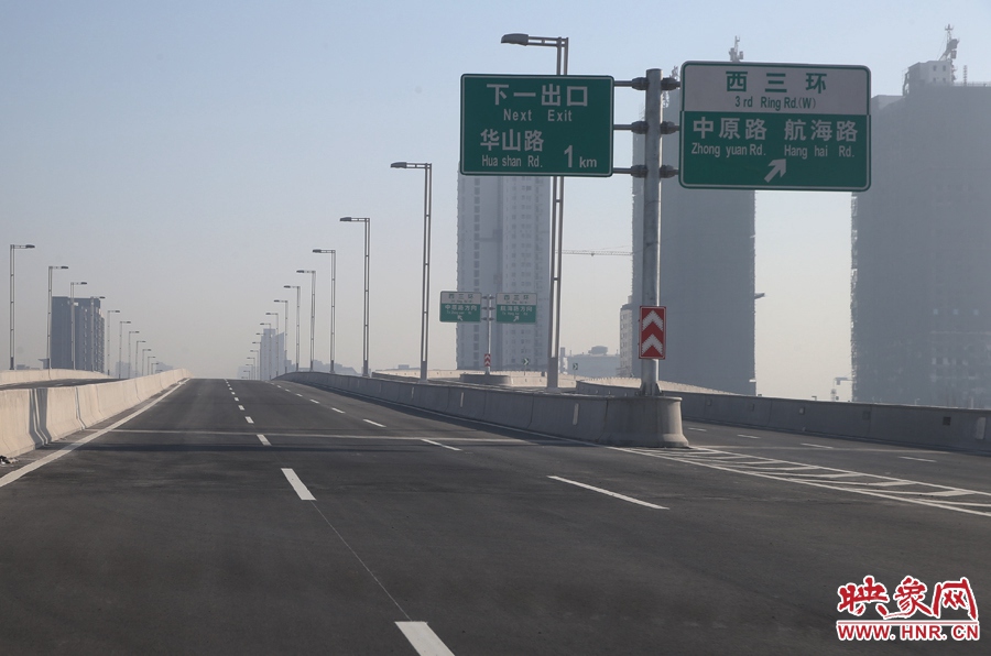 華山路方向與西三環(huán)出口。
