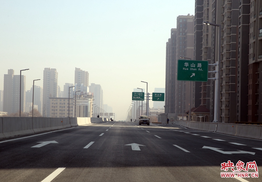 嵩山南路方向，華山路出口。
