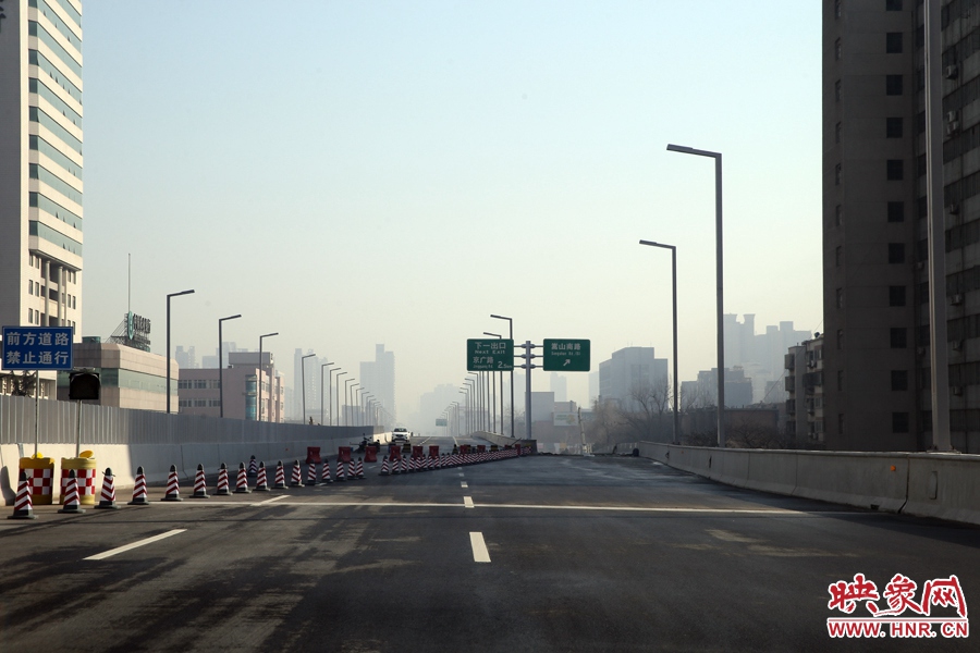嵩山南路出口，由西向東至嵩山南路出口向東暫未開通。