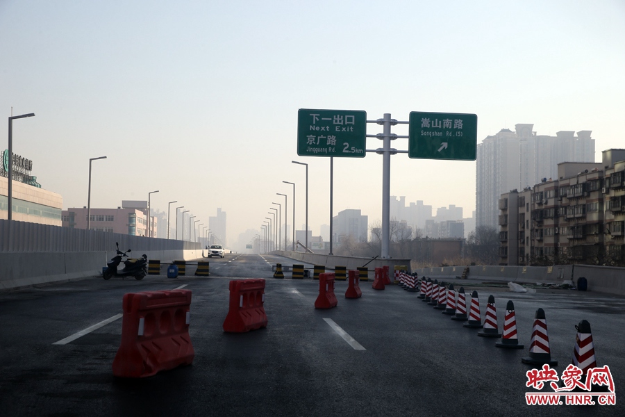 嵩山南路出口，由西向東至嵩山南路出口向東暫未開通。