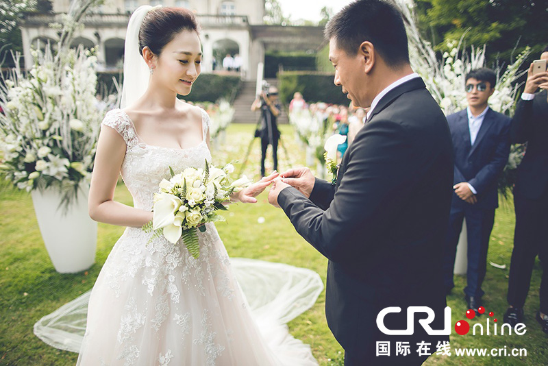 李小冉比利時辦婚禮 朱丹、鐘欣潼、應(yīng)采兒做伴娘