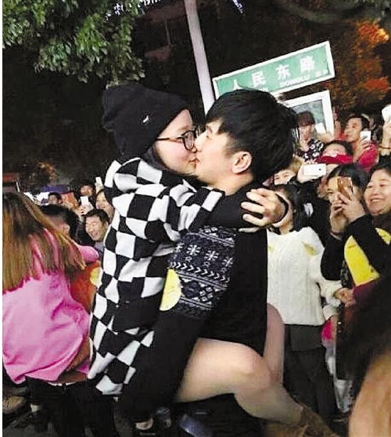 雖只是縣城的比賽，但水準(zhǔn)著實(shí)不低，居然有選手采用考拉式。