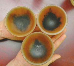 要價(jià)20萬元的犀牛角碗。