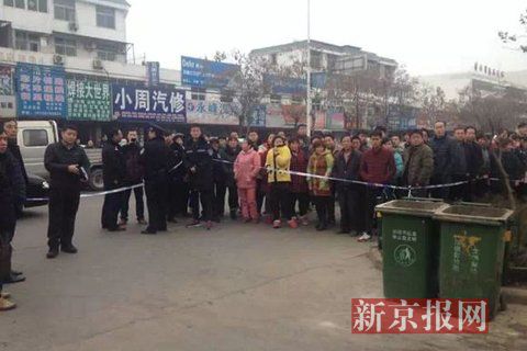 亳州路邊垃圾桶內(nèi)驚現(xiàn)碎尸。網(wǎng)友供圖
