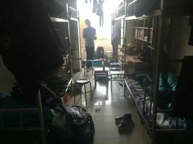 這個(gè)學(xué)校的男生宿舍火了！女同學(xué)都喊著要嫁