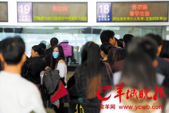 2015年春運,“囤票”不再是黃牛的專屬行為,普通乘客也開始加入其中。