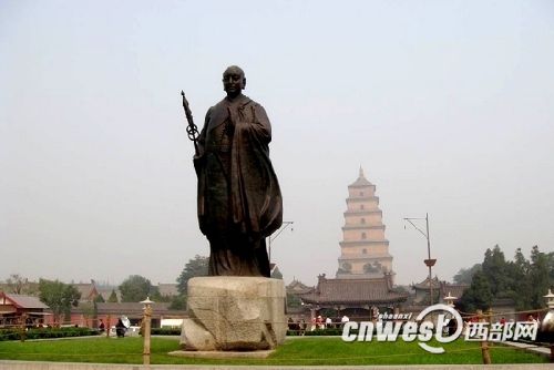 樹立于大雁塔前的唐玄奘像,他是中印兩國悠久交流史的代表人物。