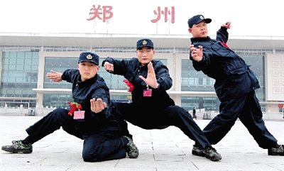 昨日，即將入伍的少林高手們啟程前合影留念
