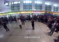 火車站候車大廳紅歌快閃迎國慶！百人互動，震撼現(xiàn)場嗨翻天！