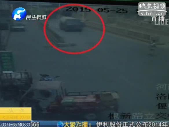 偃師罐車失控撞傷25人 現(xiàn)場(chǎng)畫(huà)面曝光