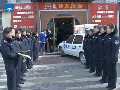飯館不交衛(wèi)生費(fèi)城管守門列隊“站崗執(zhí)法”