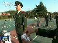 實拍武警用飛起紙牌練習(xí)快速識別車牌絕活