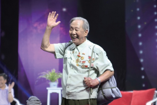 83歲，張立修打行軍包依然很迅速
