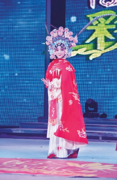 河南電視臺(tái)新農(nóng)村頻道少兒戲曲春晚，杜麗鵬表演的《西游記》中的借扇故事