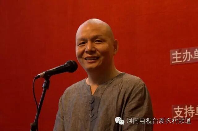 書(shū)畫家協(xié)會(huì)副主席，中國(guó)書(shū)畫家協(xié)會(huì)會(huì)員，河南省青年書(shū)法家，蘆荻
